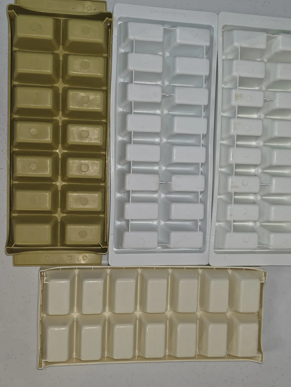 Vintage GE  Hotpoint Plastic Ice Cube Trays White/ Beige/Harvest Gold 4 Assorted